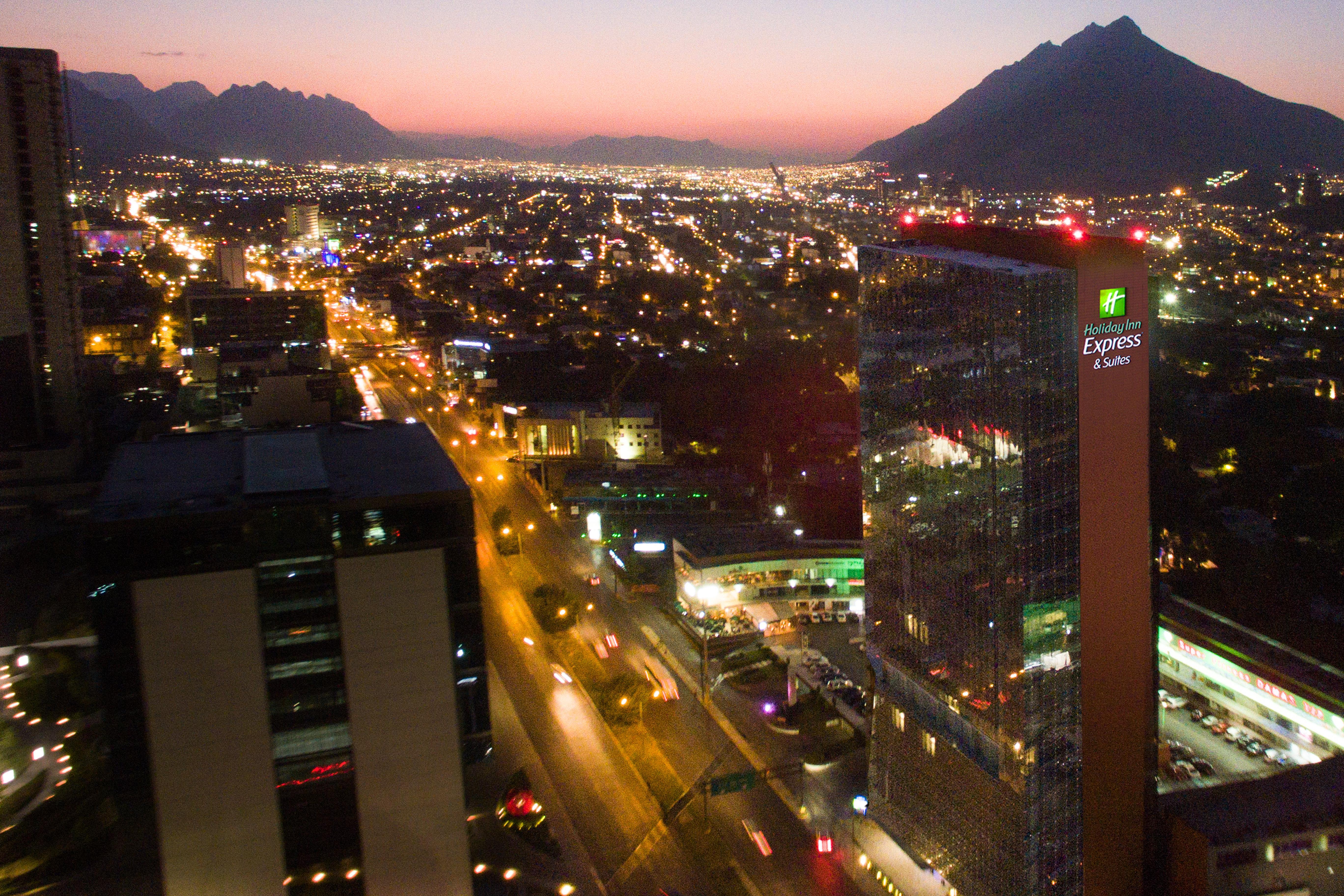Holiday Inn Express & Suites Monterrey Valle By Ihg San Pedro Garza Garcia Exterior foto