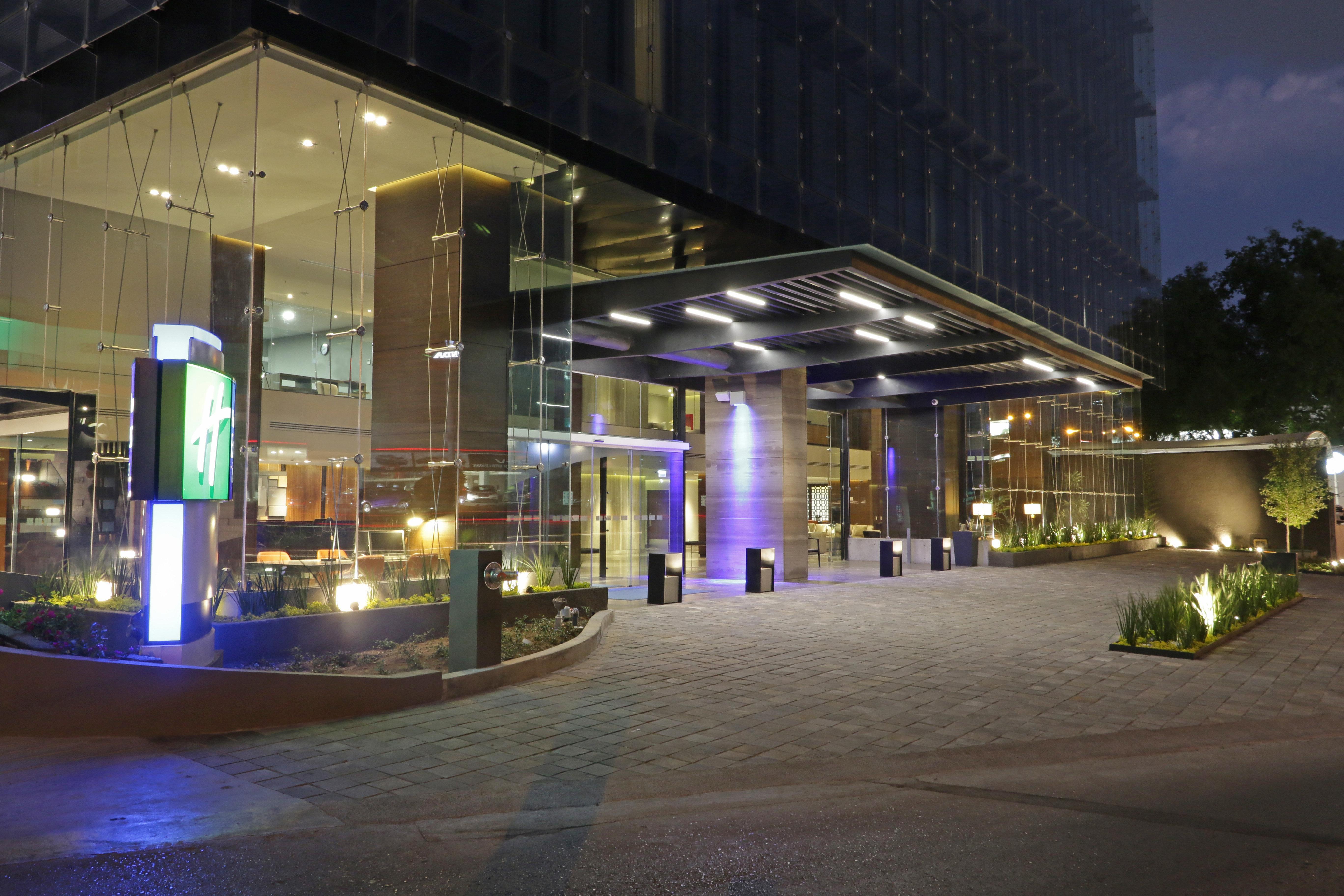 Holiday Inn Express & Suites Monterrey Valle By Ihg San Pedro Garza Garcia Exterior foto